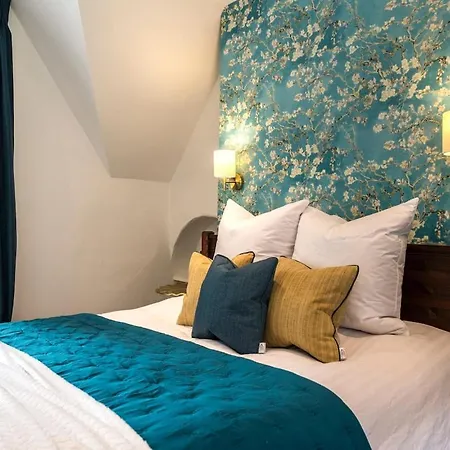 Pipe Lane - Charming 3 Bedroom House Apartment