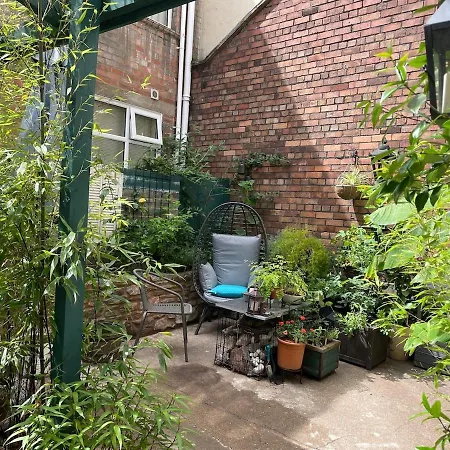 Pipe Lane - Charming 3 Bedroom House *